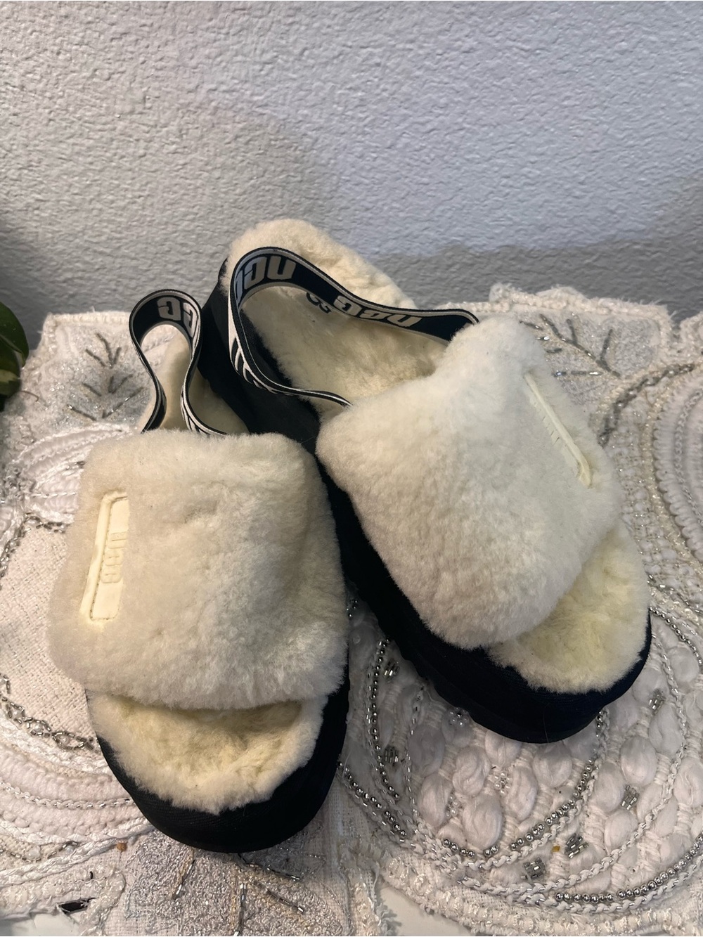 UGG Funkette Platform Slingback Slippers Cream Black Shearling Size 6 - Picture 2 of 10